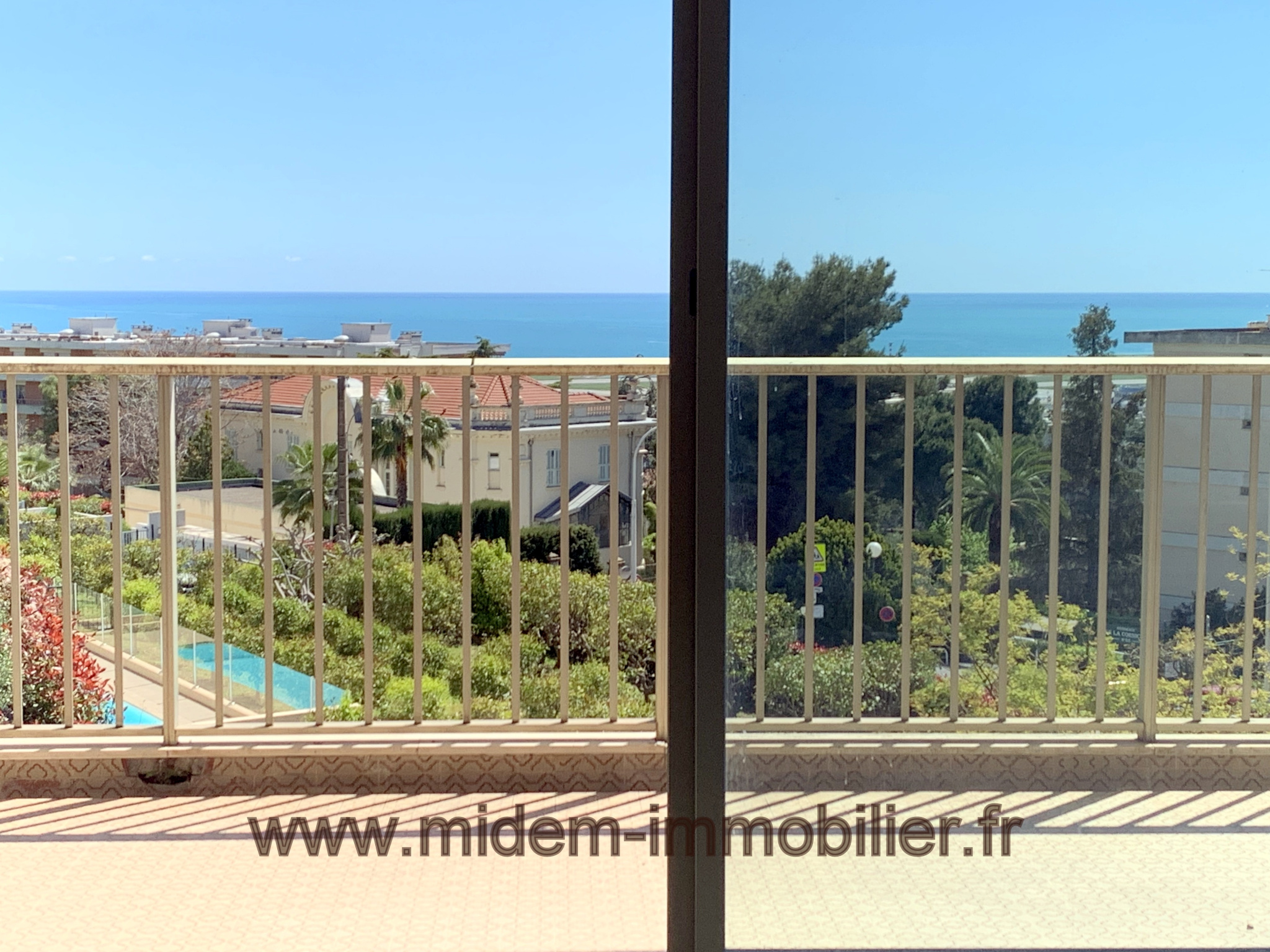Corniche Fleurie - Dufy, 3 pièces 82 m2 + terrasse 41 m2 lar